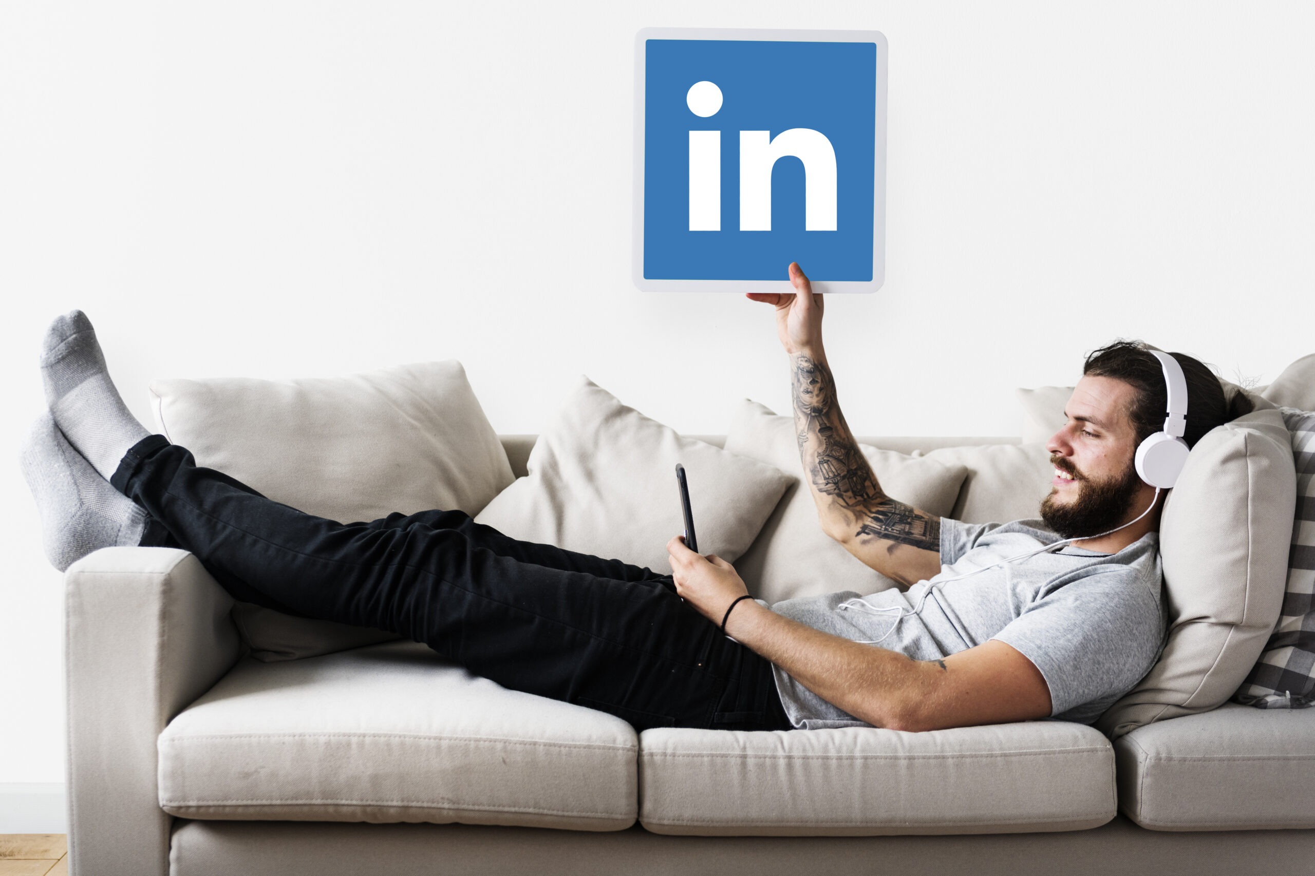 Read more about the article How to Craft LinkedIn Video Content That Resonates with Your Audience